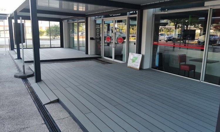 composite pour une terrasse de restaurant a Bourgoin jallieu